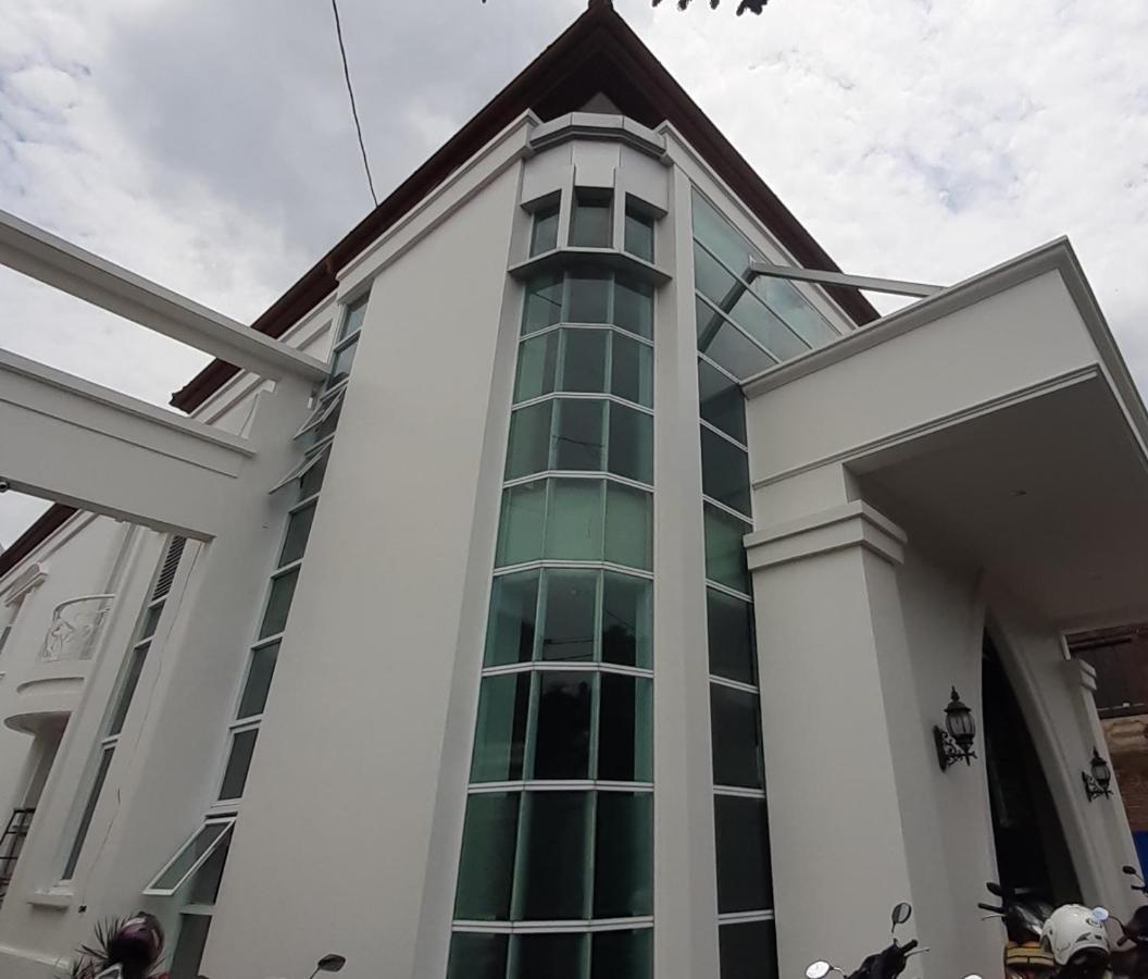 Madina Inn Yogyakarta Esterno foto
